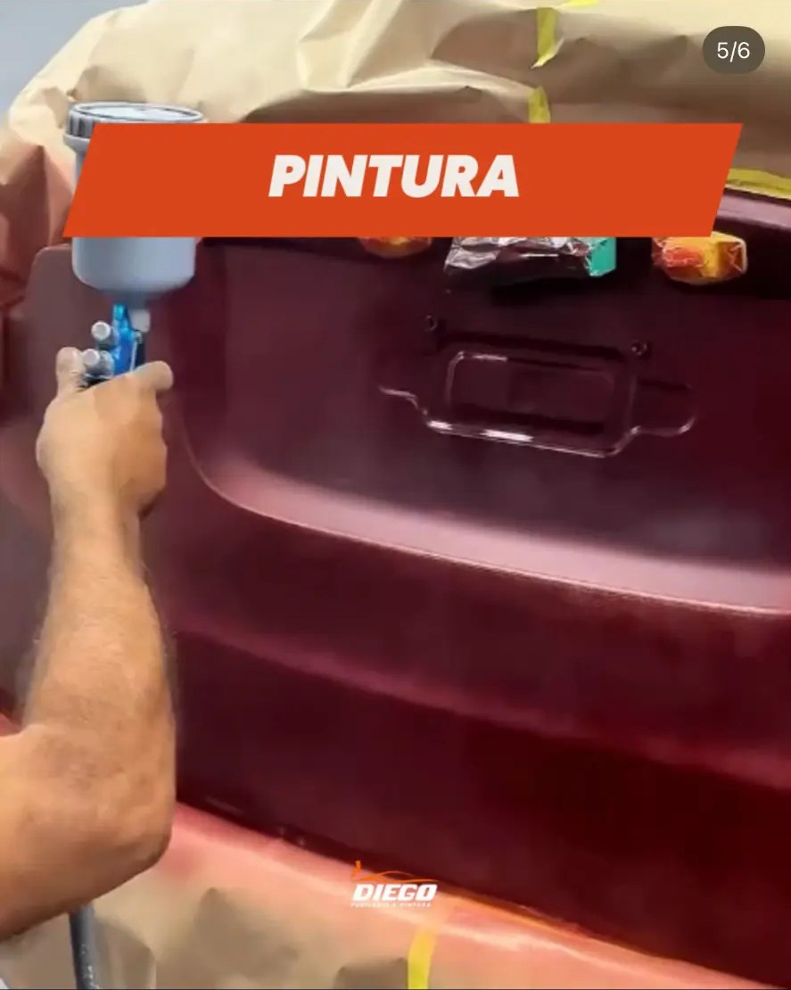 Aplicação da pintura automotiva na tampa traseira